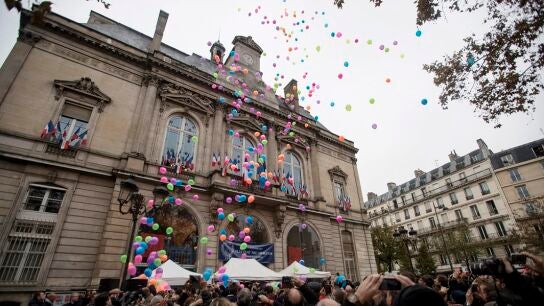 Homenaje a las v&iacute;ctimas de los ataques de Par&iacute;s