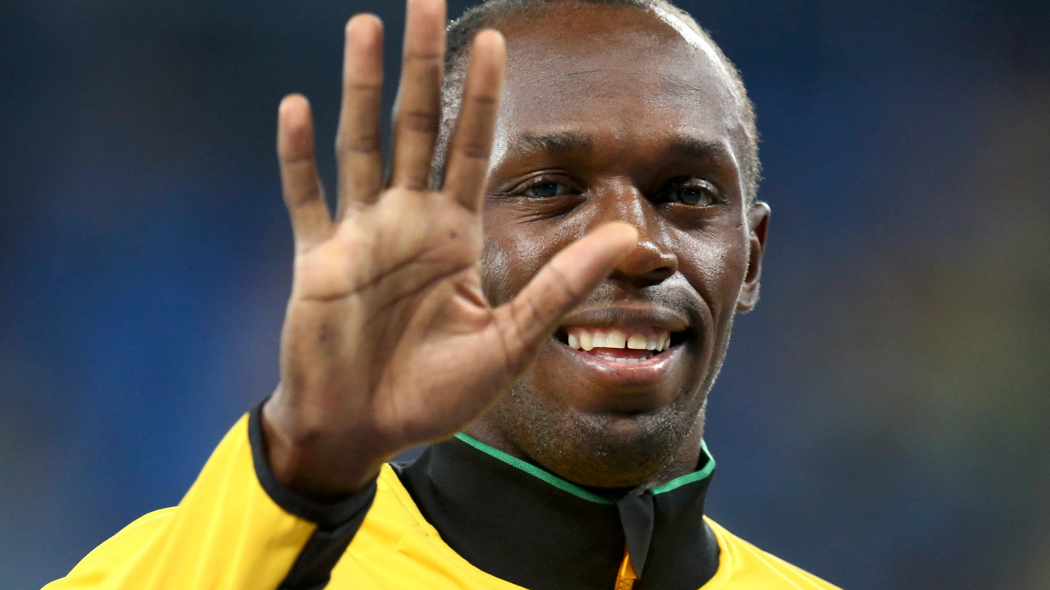 Usain Bolt saludando