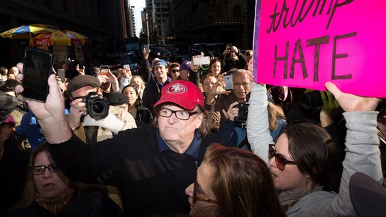Michael Moore antes de entrar en la Trump Tower Michael Moore antes de entrar en la Trump Tower