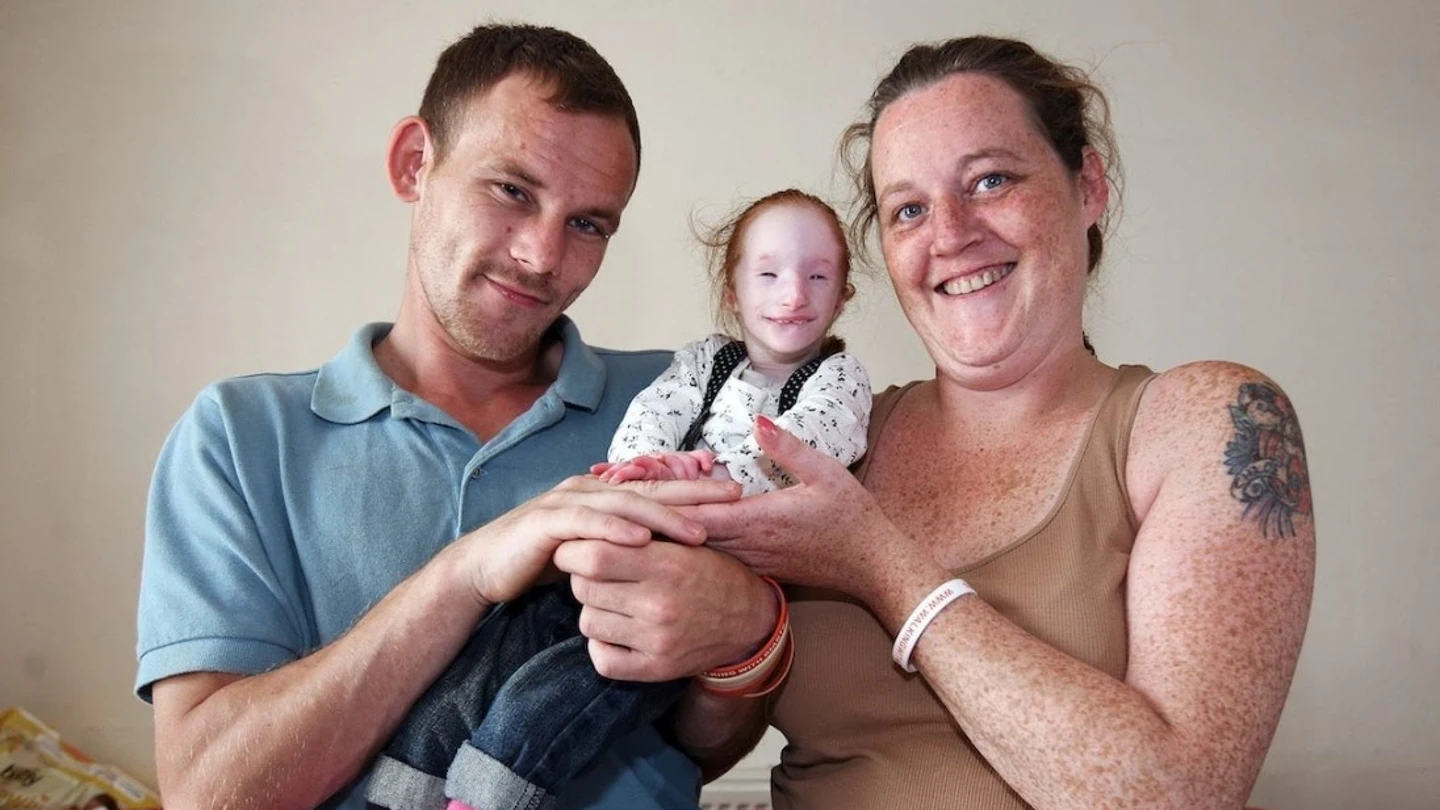 Charlotte Garside junto a sus padres cuando tenía 15 años Charlotte Garside junto a sus padres