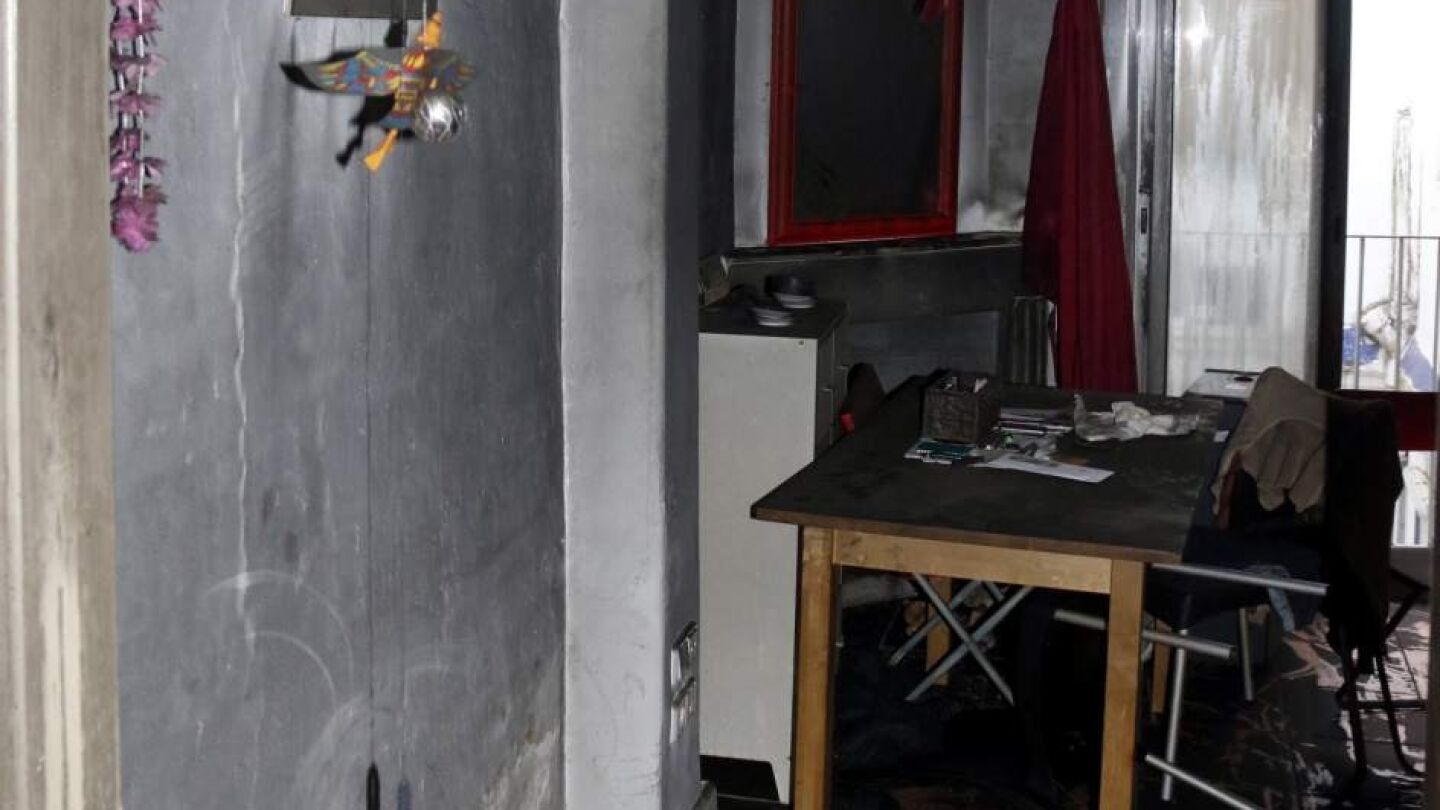 Aspecto de la casa tras el incendio por una vela