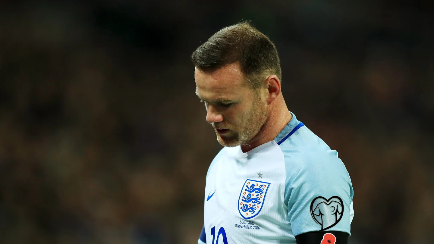 Wayne Rooney lamenta una acción en un partido con Inglaterra Wayne Rooney lamenta una acción en un partido con Inglaterra