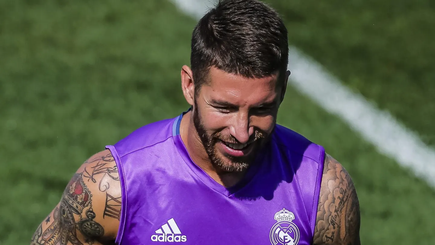 Sergio Ramos sonríe en un entrenamiento con el Real Madrid Sergio Ramos sonríe en un entrenamiento con el Real Madrid