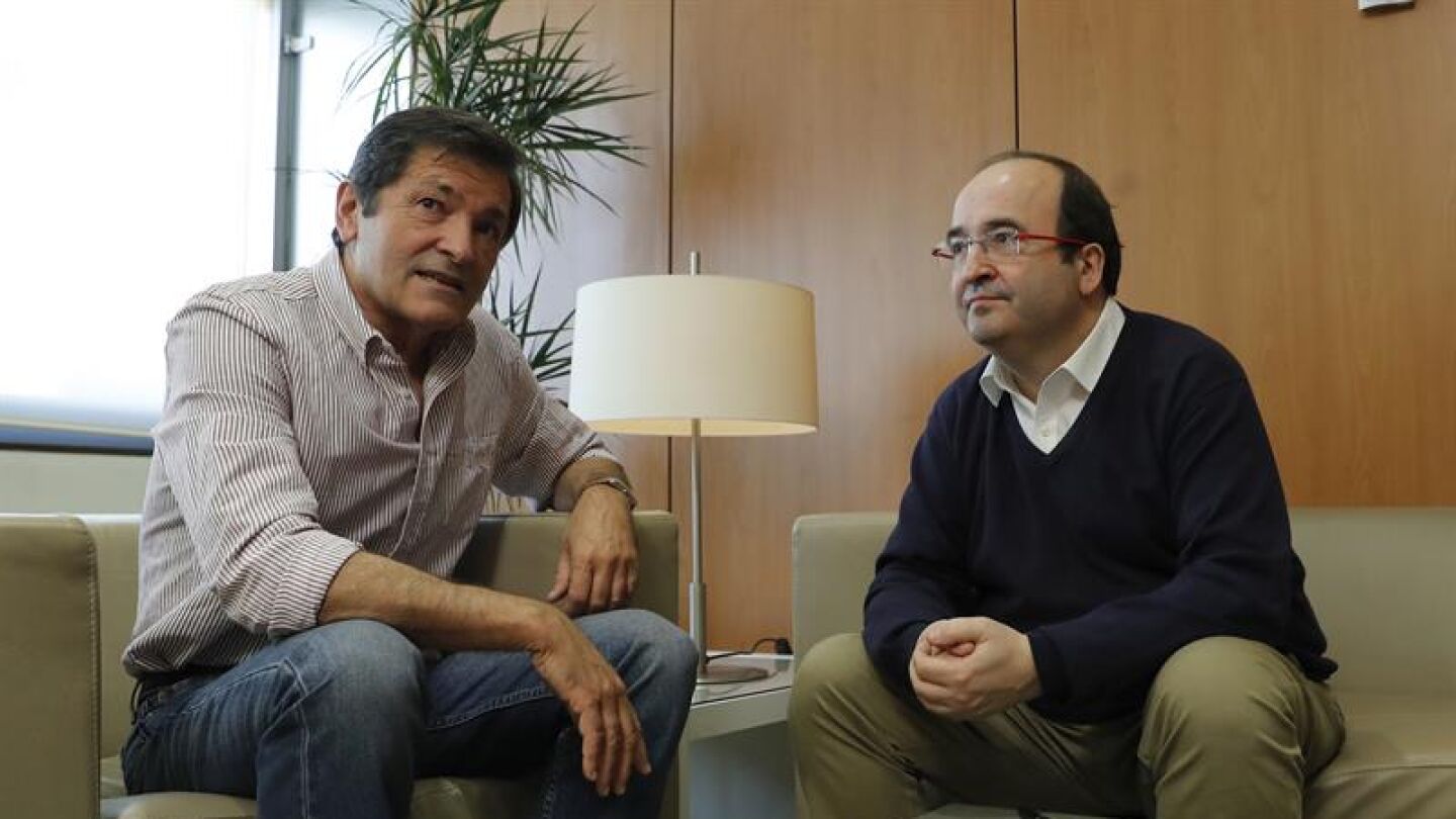 Javier Fern&aacute;ndez y Miquel Iceta se re&uacute;nen en Madrid