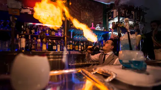 Santiago Madueño, el creador de los cócteles 'Daenerys' y 'El Caminante Blanco' Santiago Madueño, el creador de los cócteles 'Daenerys' y 'El Caminante Blanco'