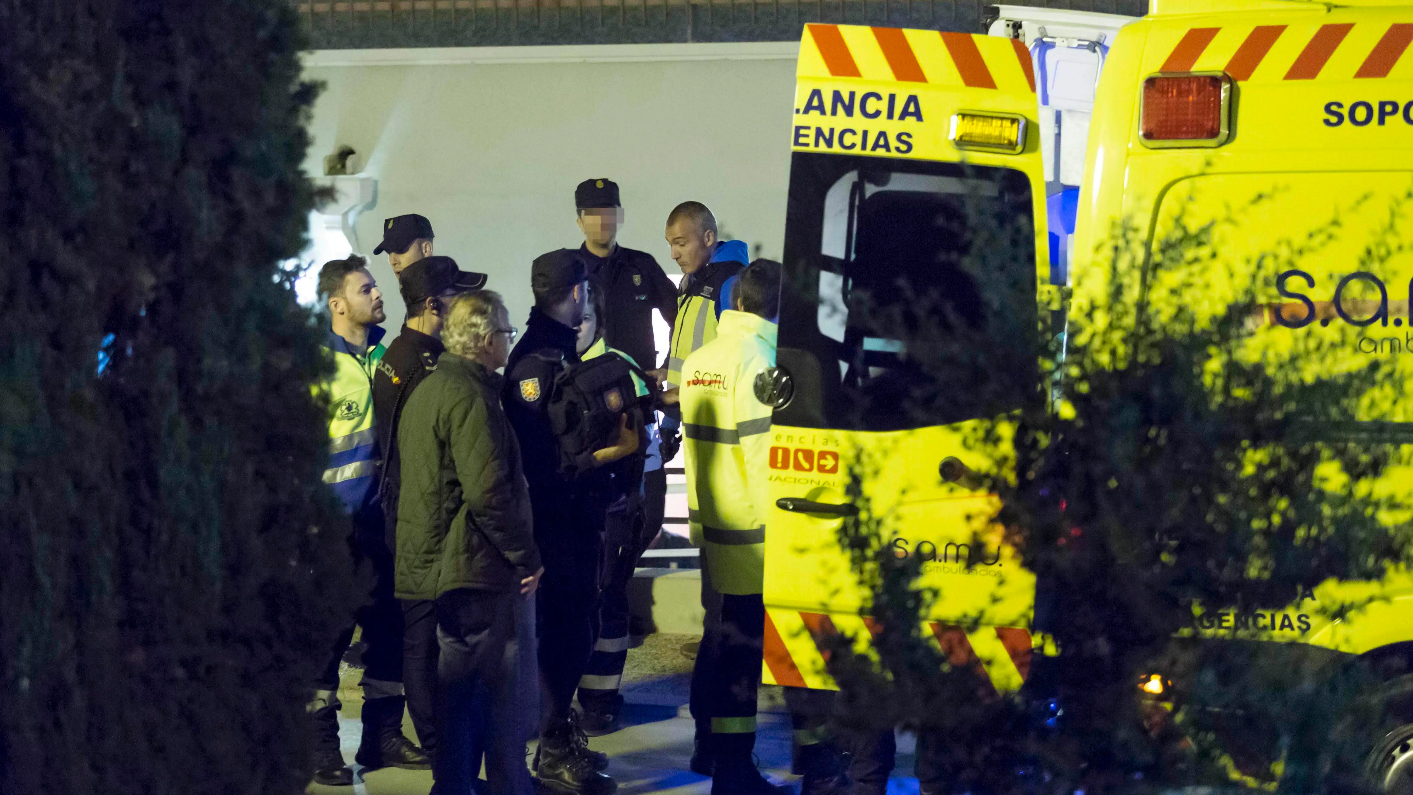 Entre diez y quince fugados y tres policías heridos en motín en CIE de Murcia