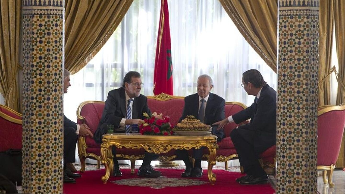 Rajoy con el ministro de Educaci&oacute;n marroqu&iacute; y el embajador de Espa&ntilde;a en Marruecos