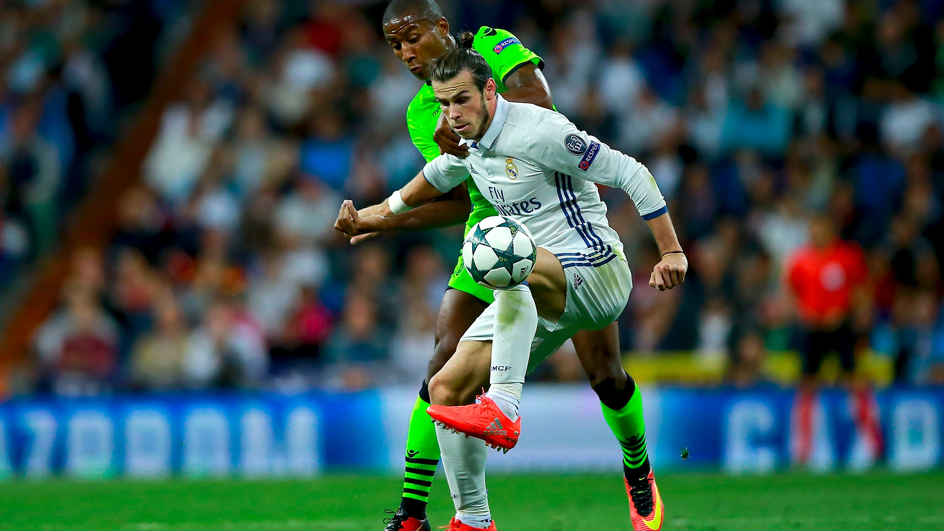 Gareth Bale controla un balón en el partido ante el Sporting de Portugal