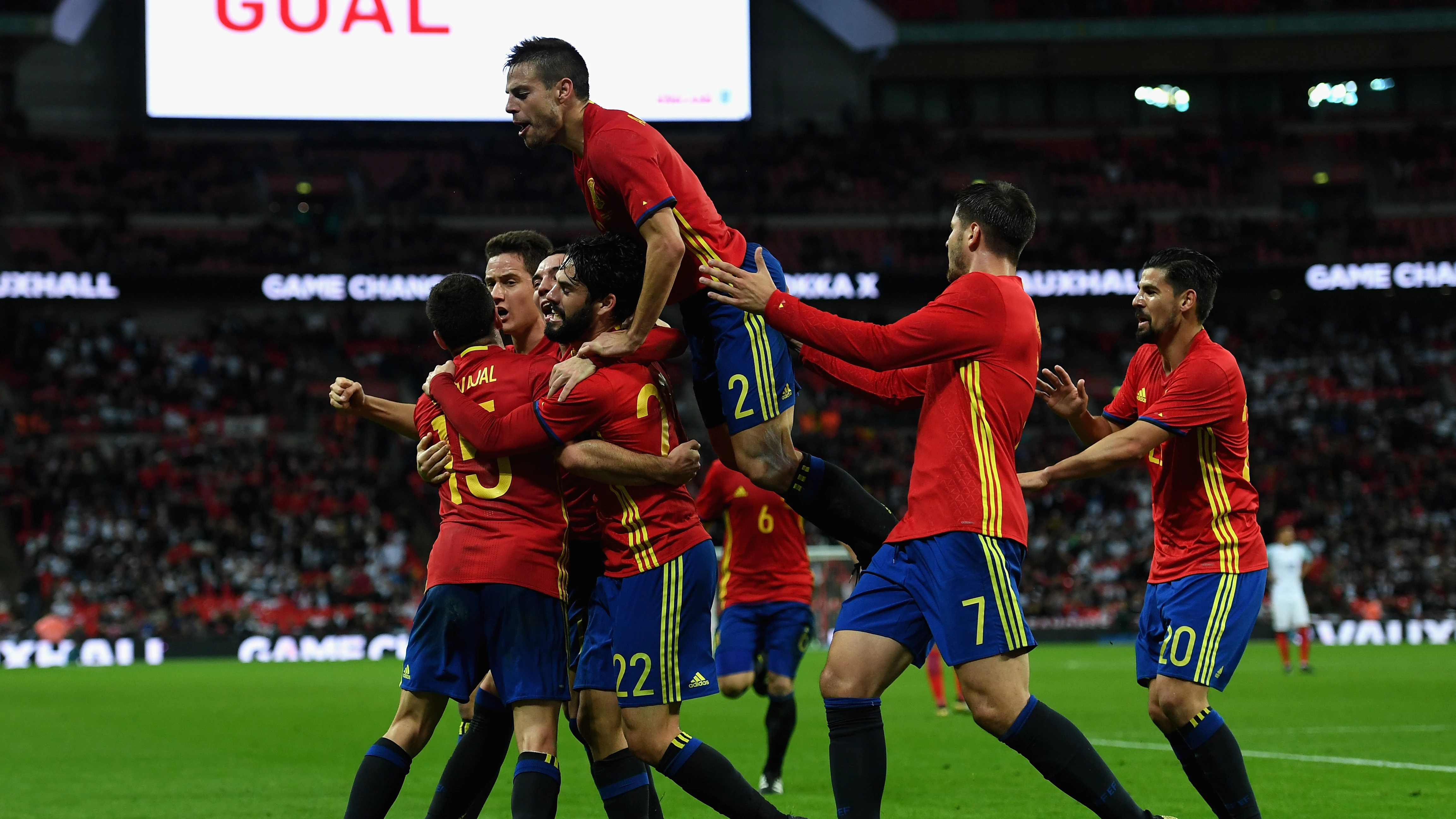 Los jugadores de la Selección celebran un gol