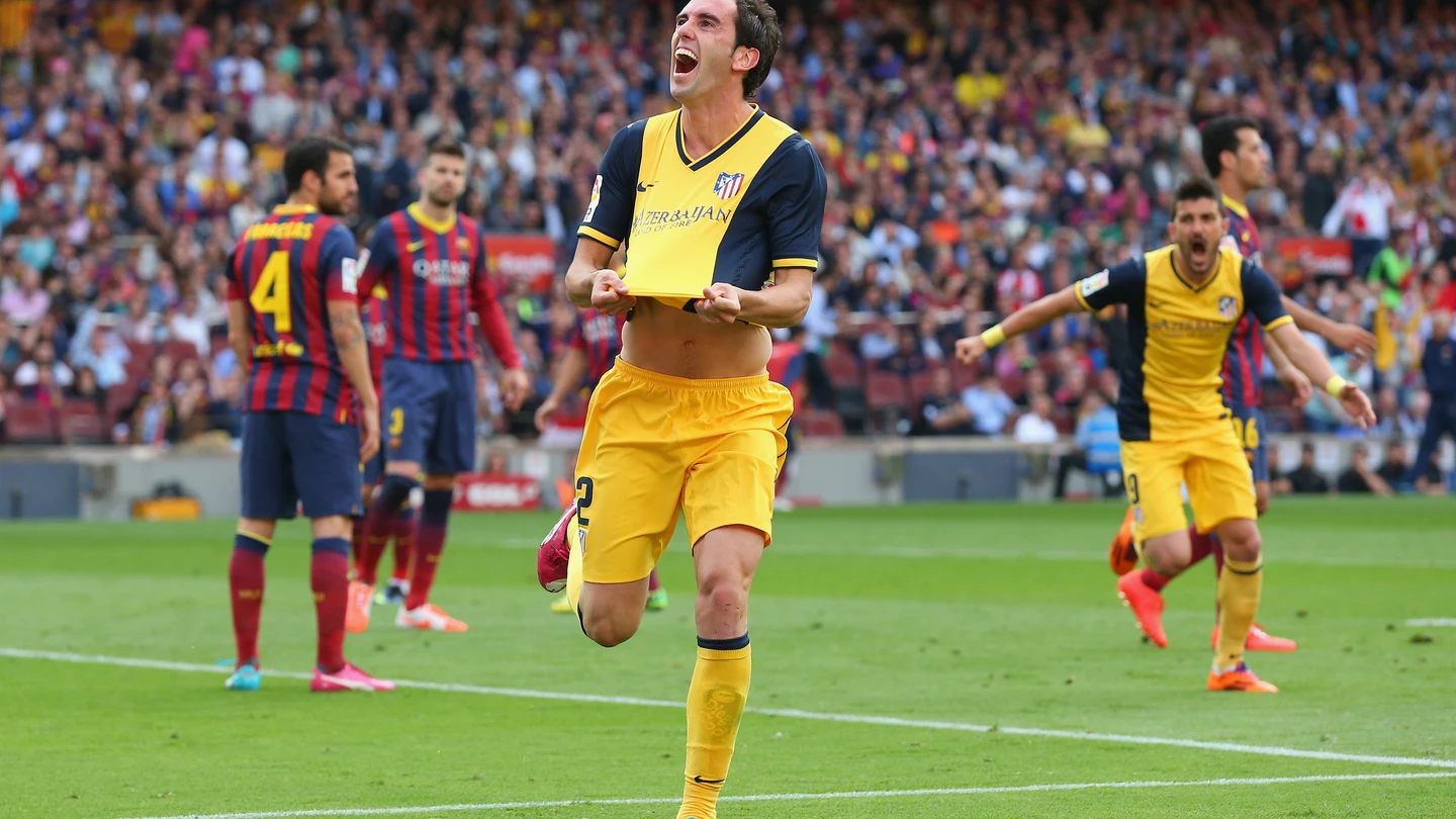 Godín regala a los atléticos la camiseta de su cabezazo en el Camp Nou Godín regala a los atléticos la camiseta de su cabezazo en el Camp Nou