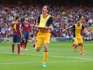 Godín regala a los atléticos la camiseta de su cabezazo en el Camp Nou Godín regala a los atléticos la camiseta de su cabezazo en el Camp Nou