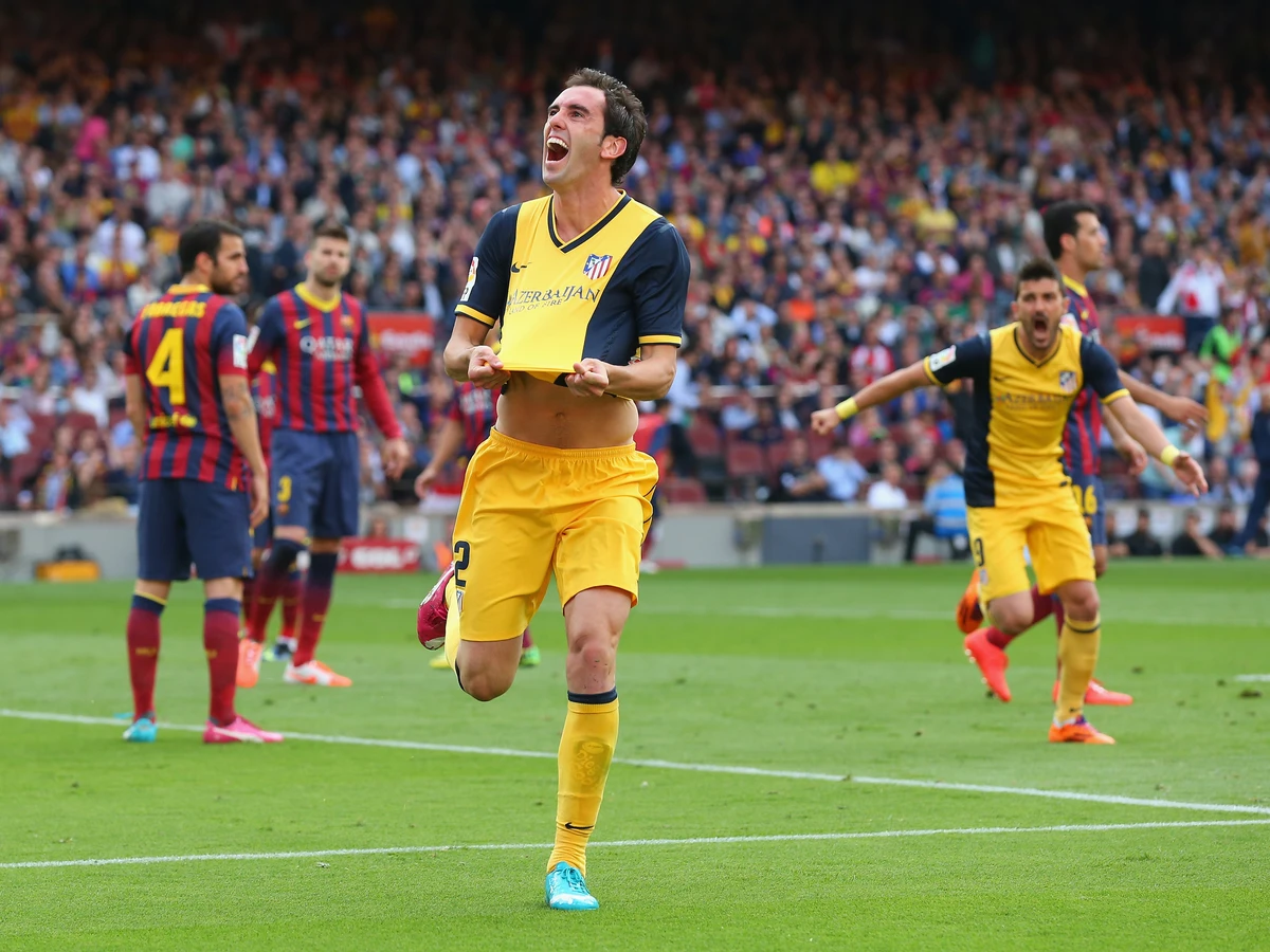 Embotellamiento As Sociología Godín regala a los atléticos la camiseta de su gol de cabeza en el Camp Nou  en 2014
