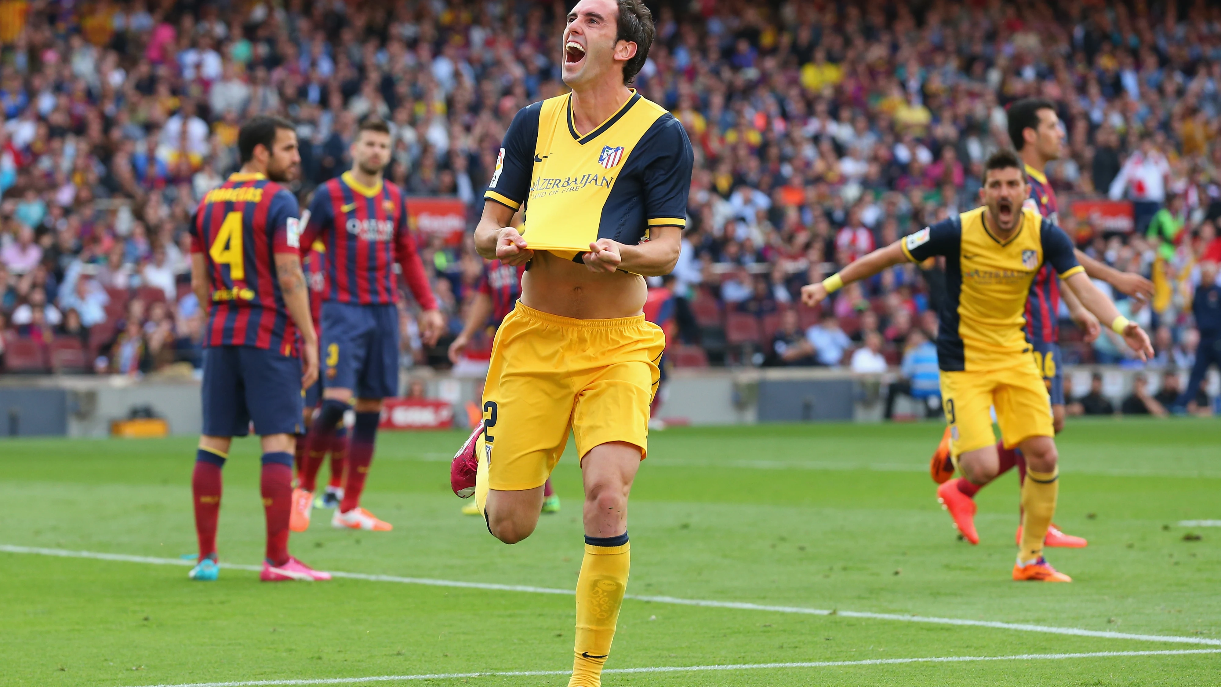 Godín regala a los atléticos la camiseta de su cabezazo en el Camp Nou