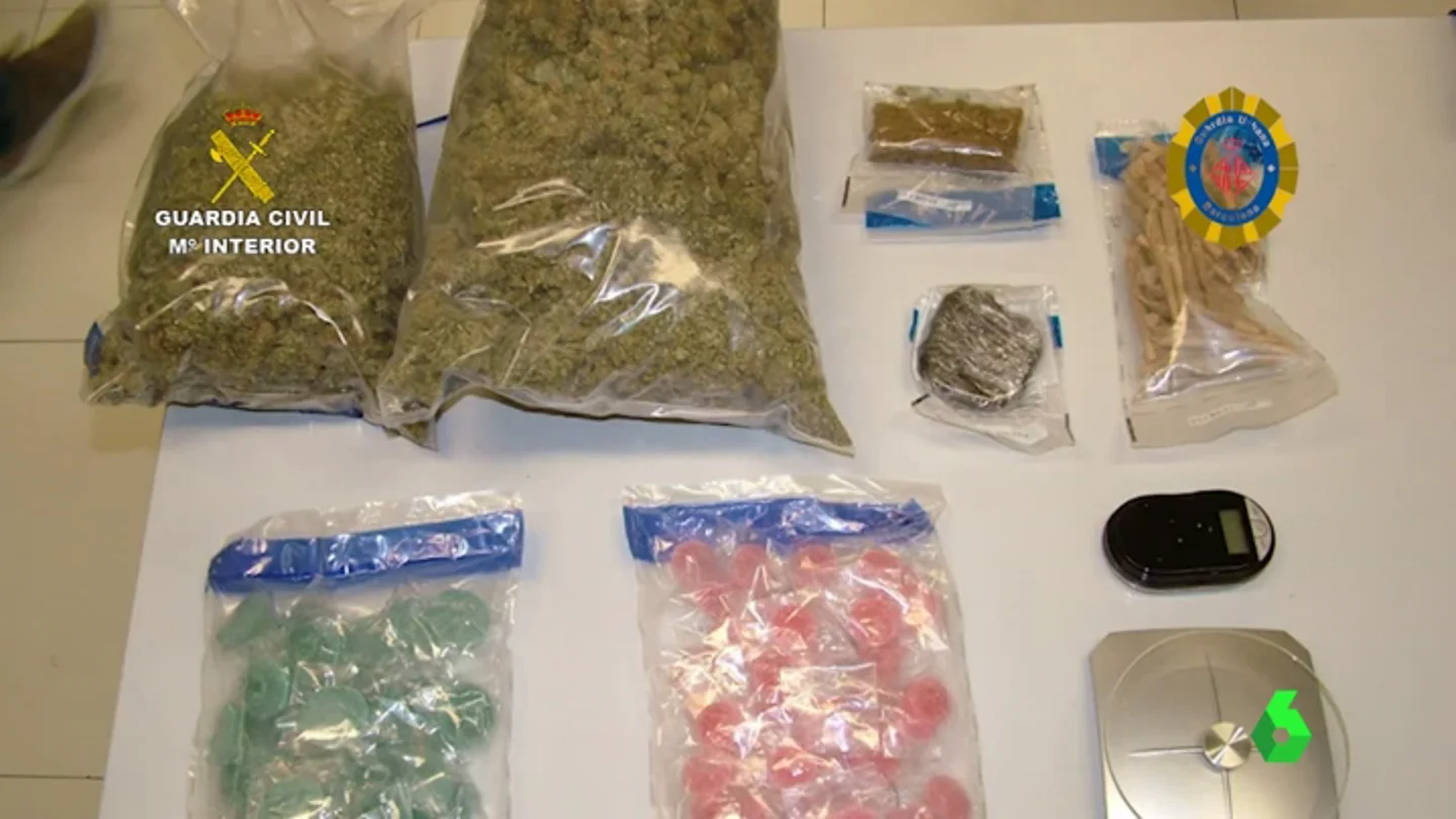 Frame 0.37631 de: Cierran un club cannábico en Barcelona que ofrecía a sus clientes gominolas con marihuana Frame 0.37631 de: Cierran un club cannábico en Barcelona que ofrecía a sus clientes gominolas con marihuana