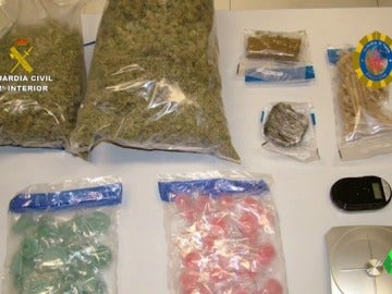 Frame 0.37631 de: Cierran un club cannábico en Barcelona que ofrecía a sus clientes gominolas con marihuana Frame 0.37631 de: Cierran un club cannábico en Barcelona que ofrecía a sus clientes gominolas con marihuana
