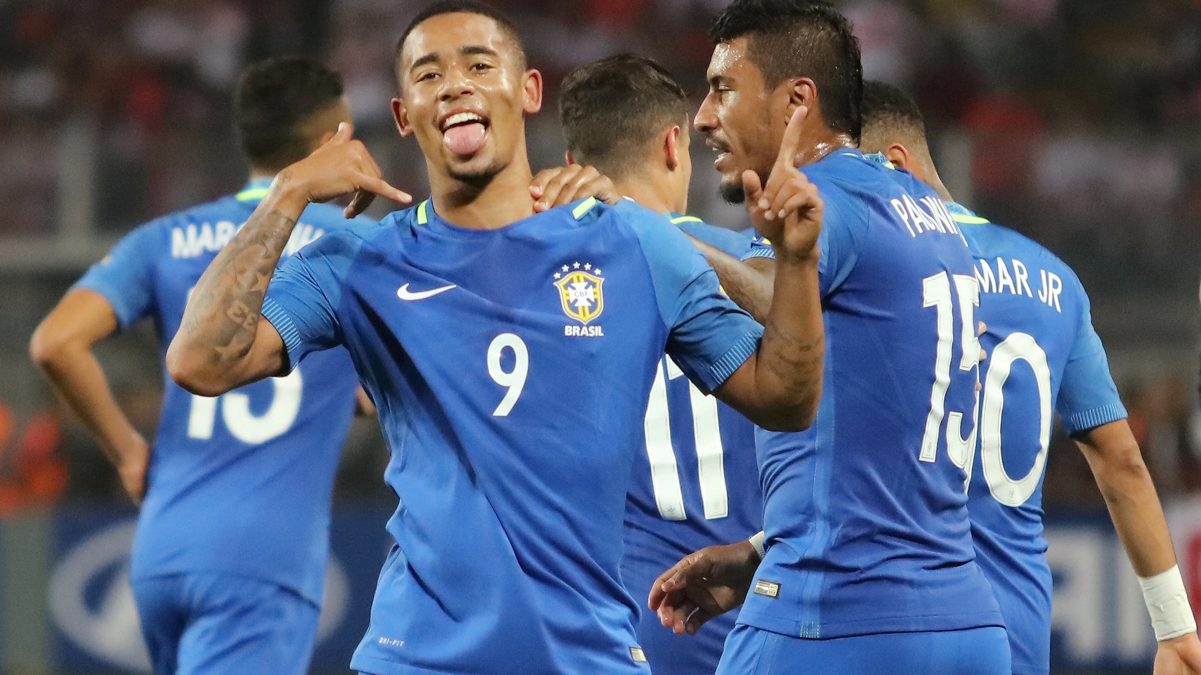 Gabriel Jesús celebra su gol ante Perú