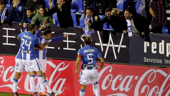Robert Ibáñez celebra uno de sus goles ante Osasuna Robert Ibáñez celebra uno de sus goles ante Osasuna