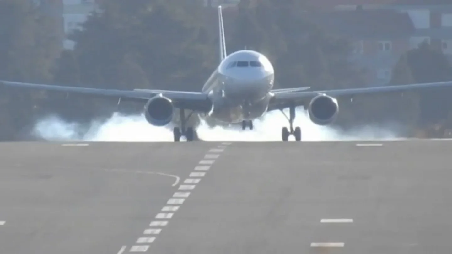 Huelga controladores aéreos en Francia Huelga controladores aéreos en Francia