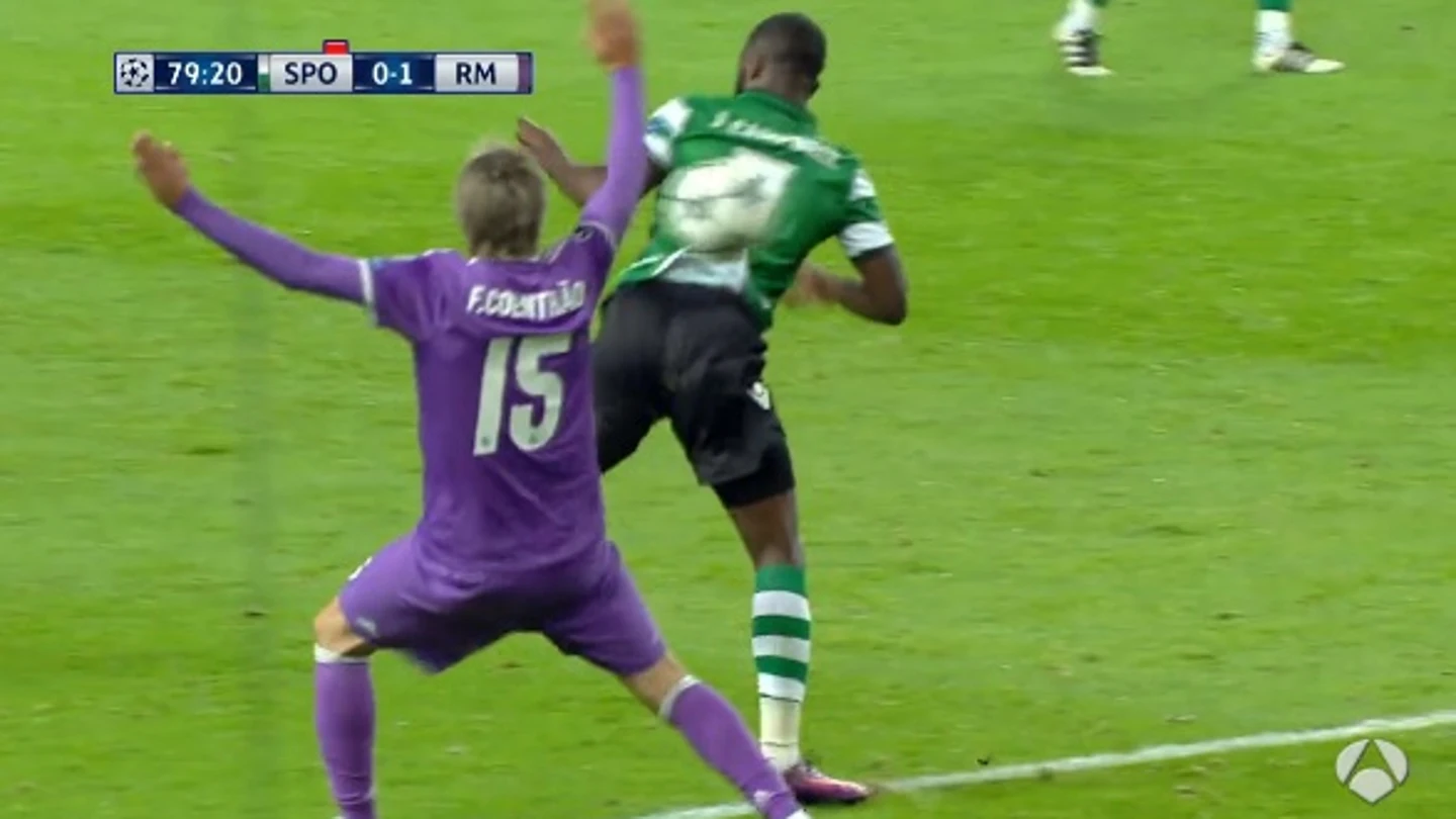 Coentrao hace penalti ante el Sporting de Portugal Coentrao hace penalti ante el Sporting de Portugal