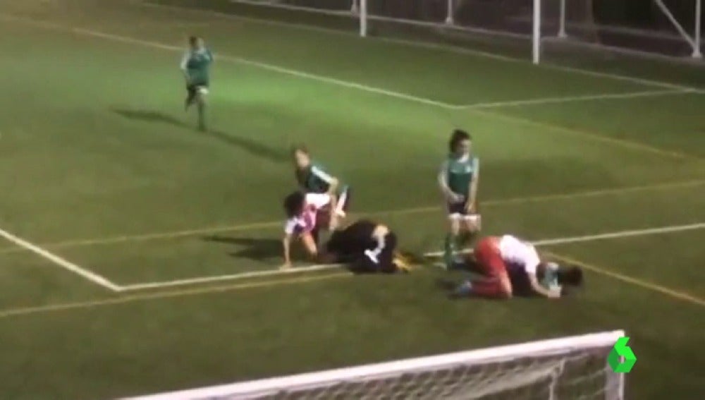 brutal pelea en un partido de futbol femenino en gran canaria brutal pelea en un partido de futbol femenino en gran canaria