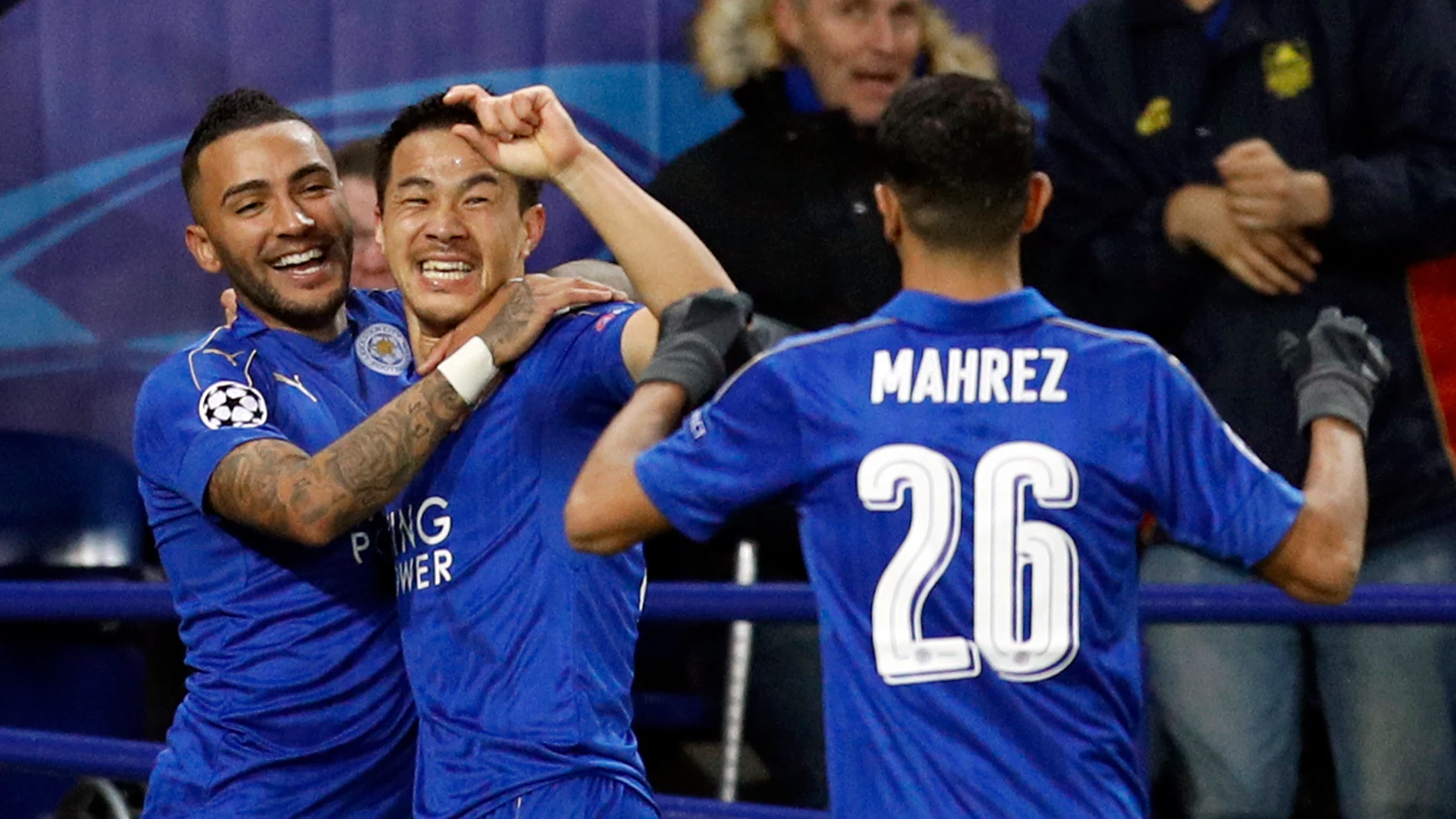 Shinji Okazaki celebra su gol con el Leicester