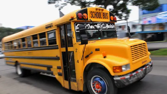 Un autobús escolar Un autobús escolar