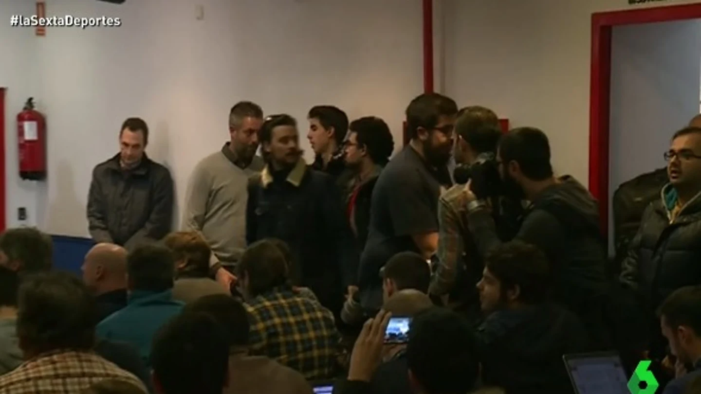 Los fotógrafos abandonan la rueda de prensa de Cocu Los fotógrafos abandonan la rueda de prensa de Cocu