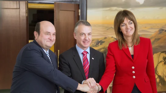 Andoni Ortuzar, Iñigo Urkullu y la secretaria general del PSE-EE, Idoia Mendia Andoni Ortuzar, Iñigo Urkullu y la secretaria general del PSE-EE, Idoia Mendia