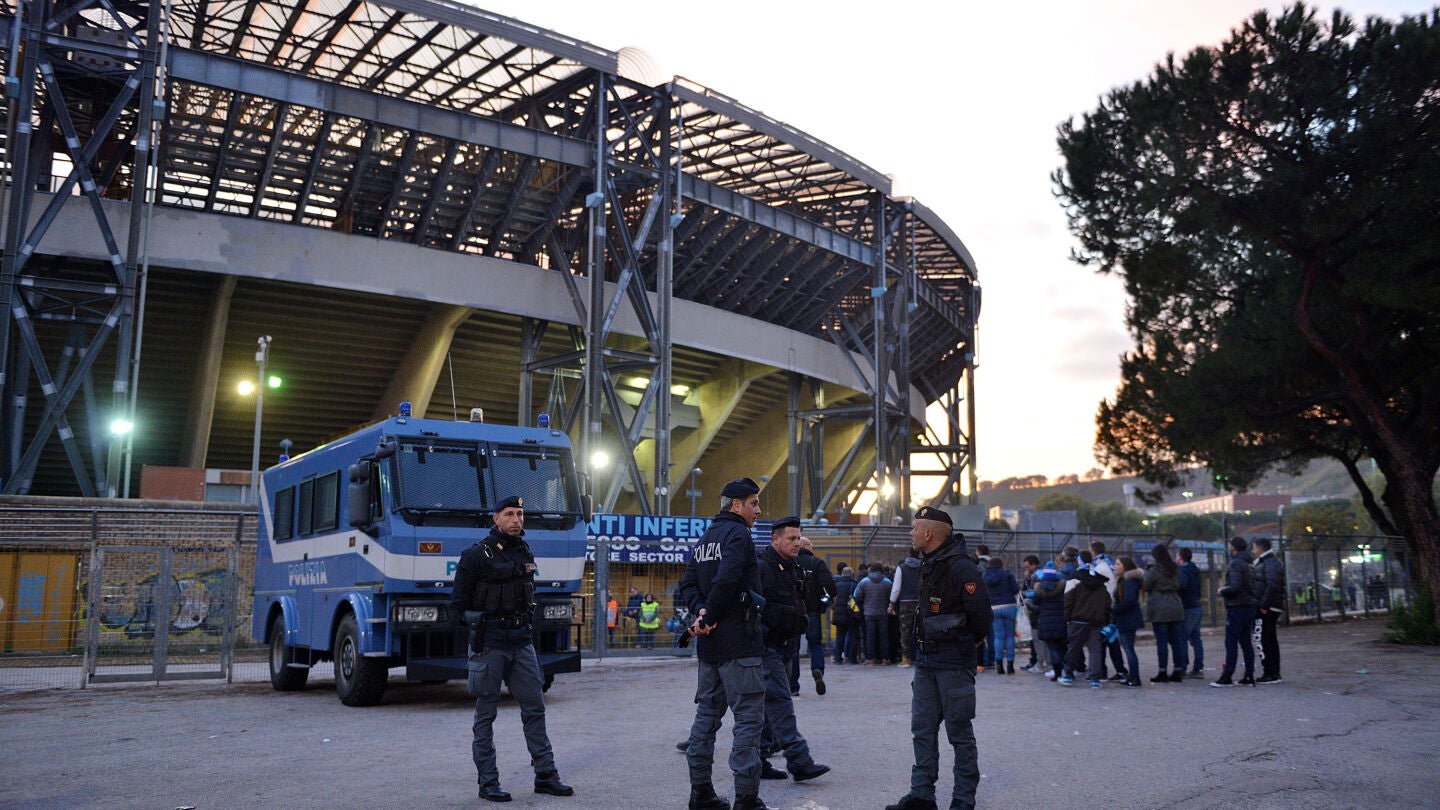 Dos hinchas del Dinamo de Kiev recibieron varias cuchilladas en el centro de N&aacute;poles