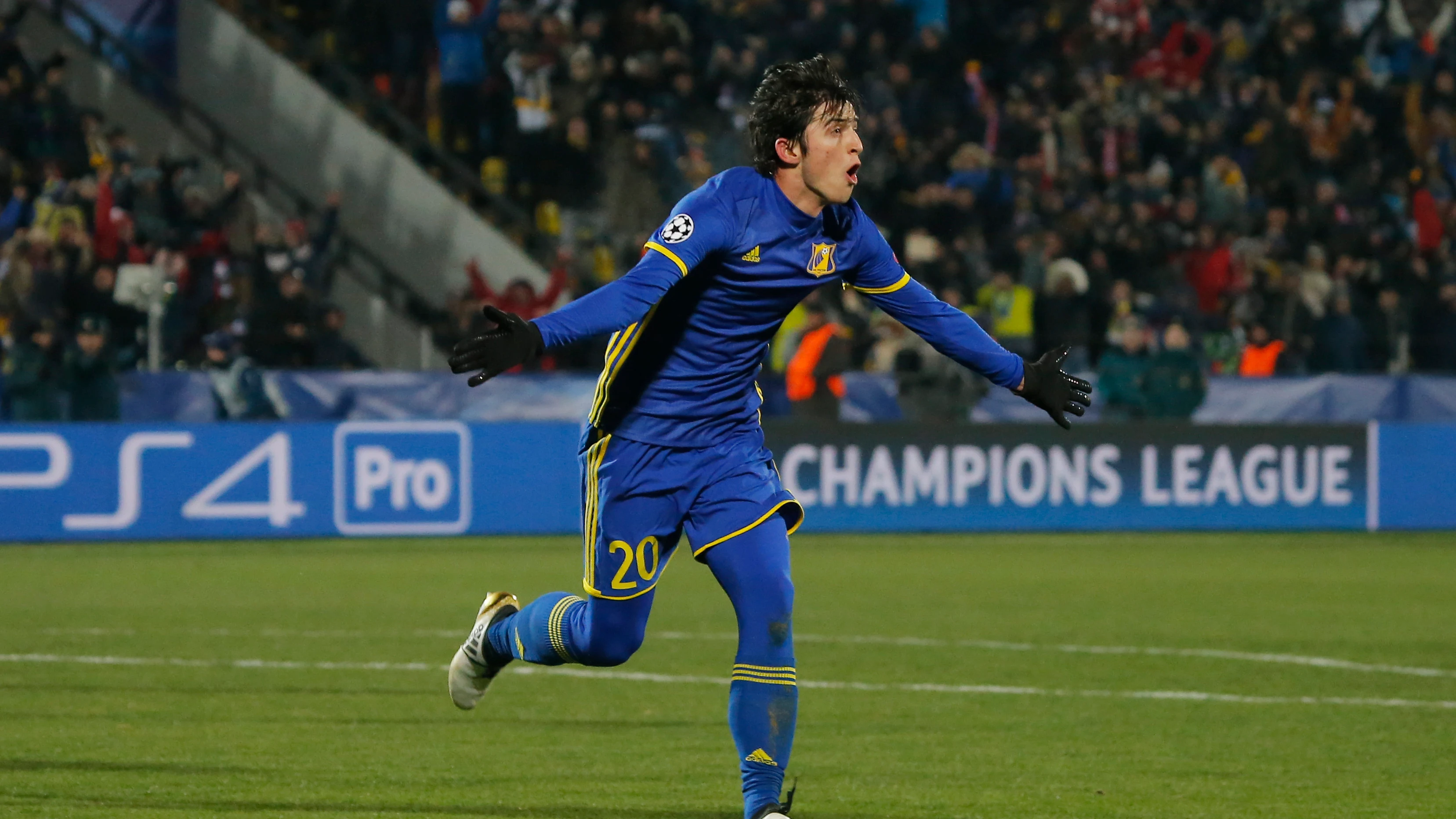 Sardar Azmoun celebra su gol contra el Bayern