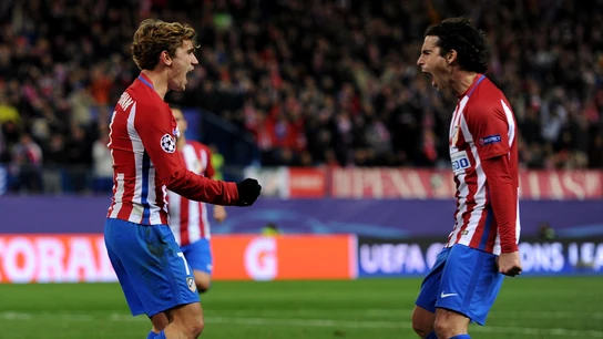 Griezmann celebra con Tiago su gol contra el PSV Griezmann celebra con Tiago su gol contra el PSV