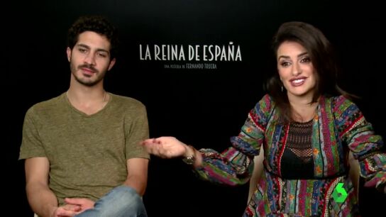Frame 16.705304 de: La ni&ntilde;a que se march&oacute; a Hollywood se convierte en reina: Pen&eacute;lope Cruz analiza la evoluci&oacute;n de su personaje en 'La reina de Espa&ntilde;a'