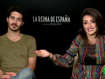 Frame 16.705304 de: La niña que se marchó a Hollywood se convierte en reina: Penélope Cruz analiza la evolución de su personaje en 'La reina de España' Frame 16.705304 de: La niña que se marchó a Hollywood se convierte en reina: Penélope Cruz analiza la evolución de su personaje en 'La reina de España'