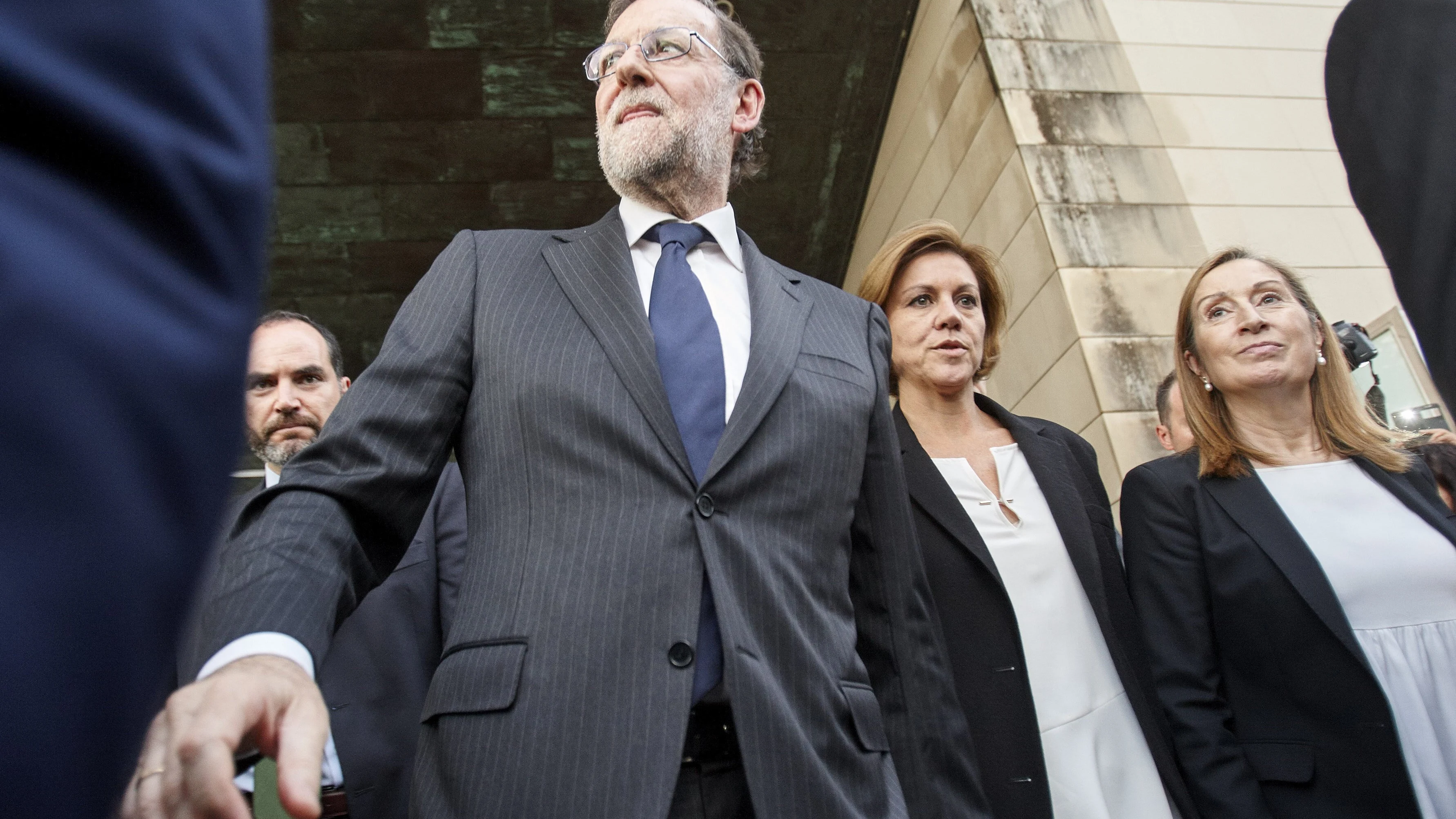 Mariano Rajoy a la salida del Tanatorio de Valencia