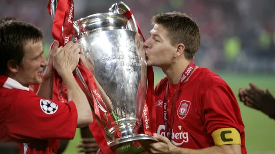 Steven Gerrard se retira del fútbol y ya es un mito Steven Gerrard se retira del fútbol y ya es un mito