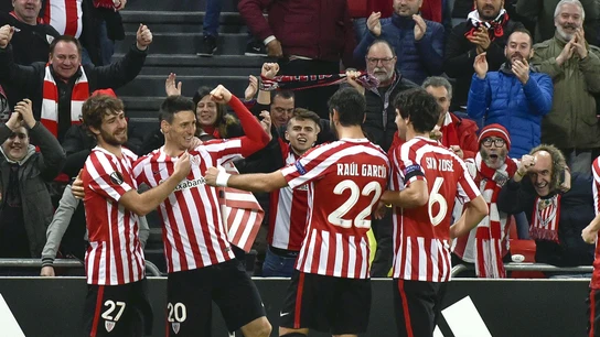 Los jugadores del Athletic celebran el gol de Aduriz contra el Sassuolo Los jugadores del Athletic celebran el gol de Aduriz contra el Sassuolo