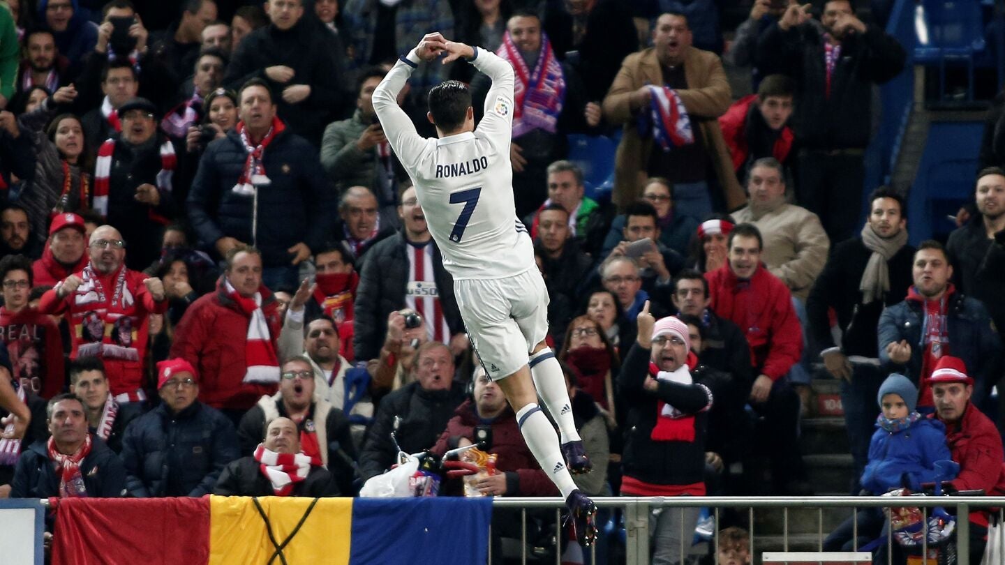 La Liga denuncia c&aacute;nticos en el derbi: "P&iacute;salo, pisalo", "madridistas hijos de puta" y otros violentos