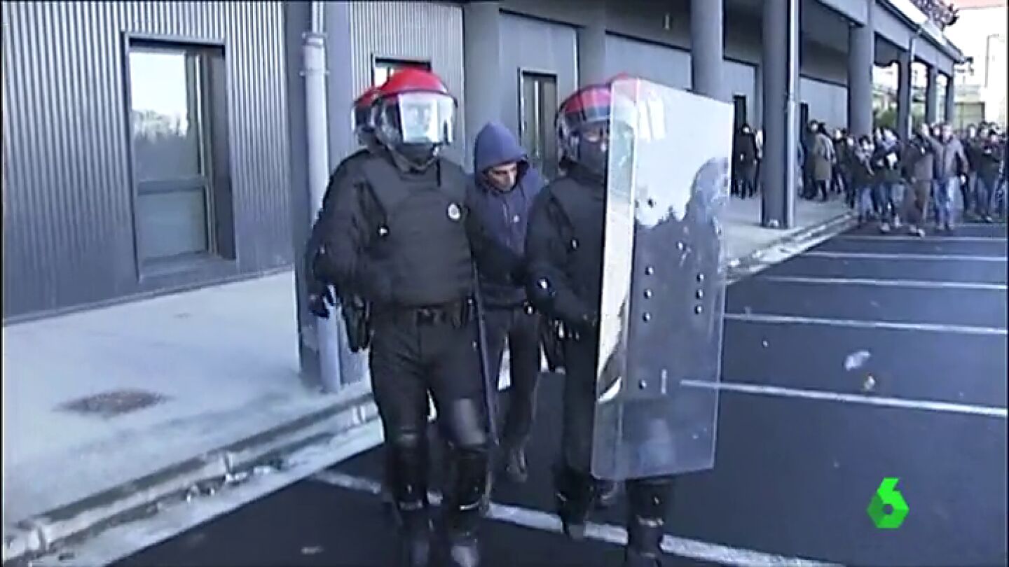Frame 16.476943 de: protestas pais vasco