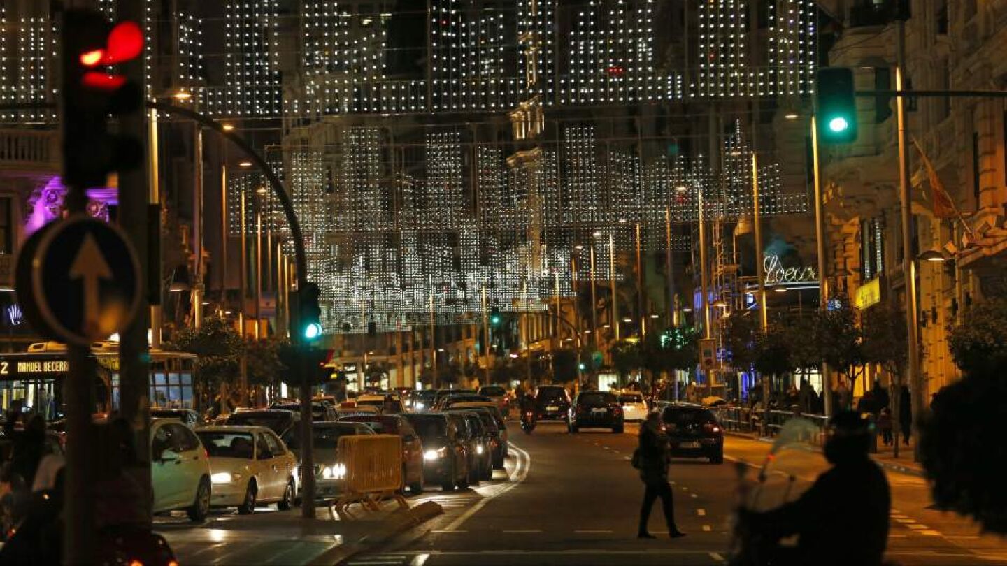Gran V&iacute;a de Madrid iluminada por Navidad
