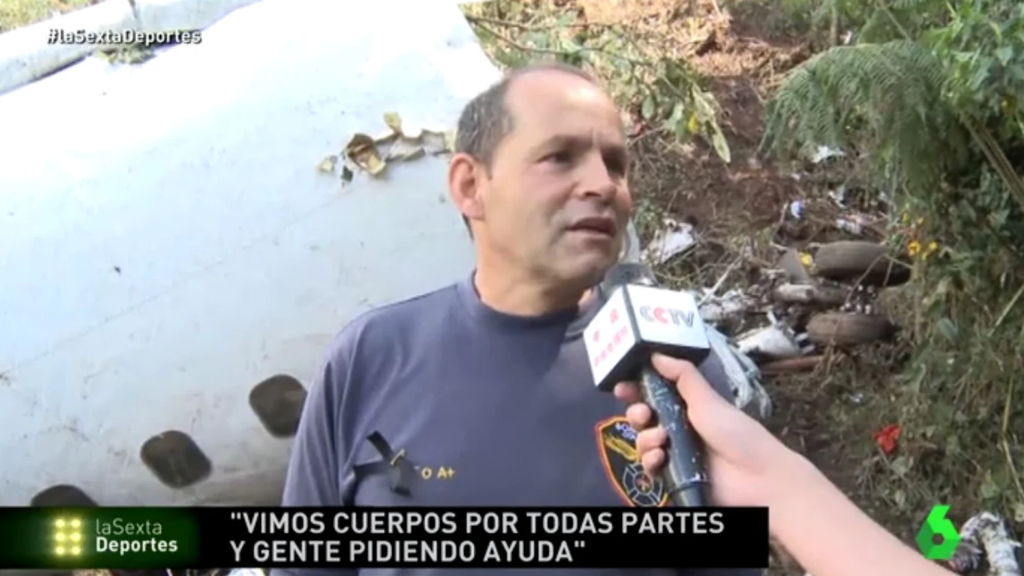 Miembro del equipo de rescate que ayudo a rescatar a las victimas del accidente de avión