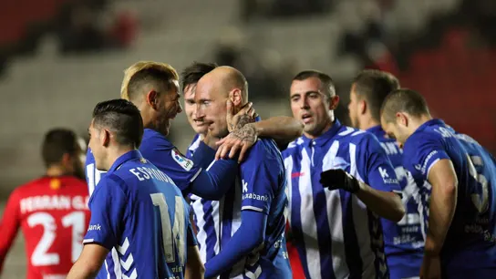 Los jugadores del Alavés celebran uno de los goles contra el Nástic Los jugadores del Alavés celebran uno de los goles contra el Nástic