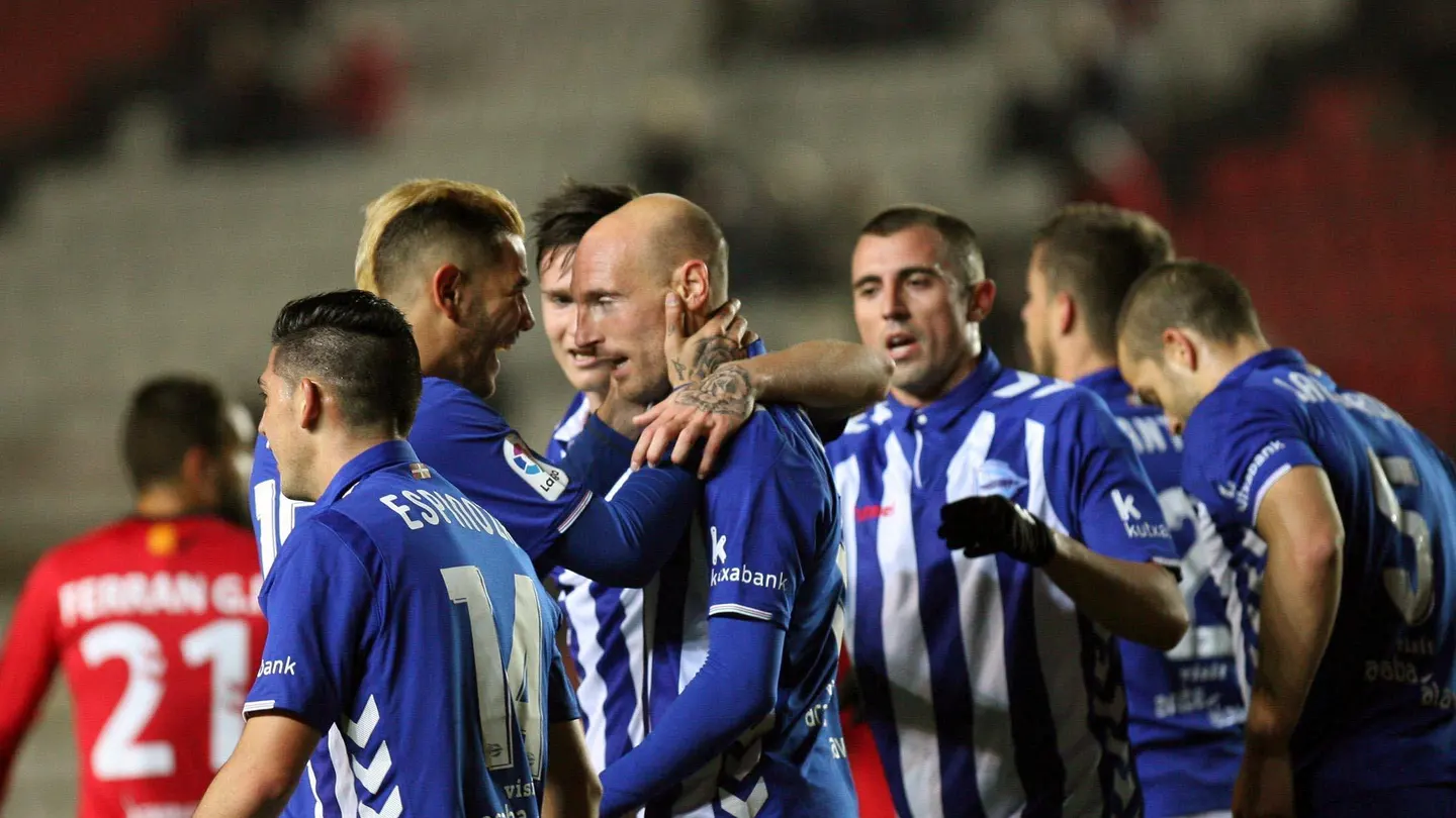 Los jugadores del Alavés celebran uno de los goles contra el Nástic Los jugadores del Alavés celebran uno de los goles contra el Nástic