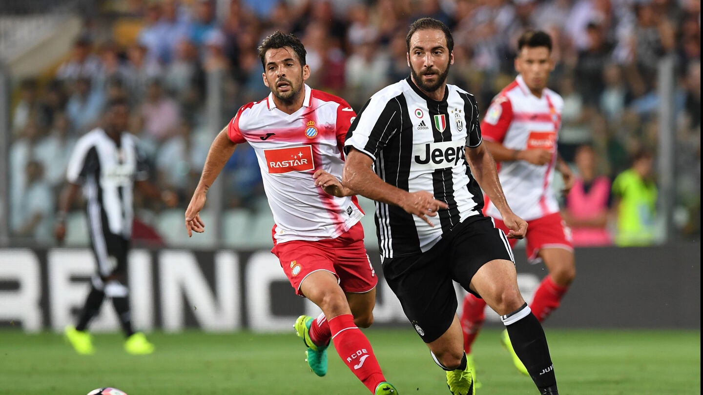 Higau&iacute;n, en un partido con la Juventus durante la pretemporada