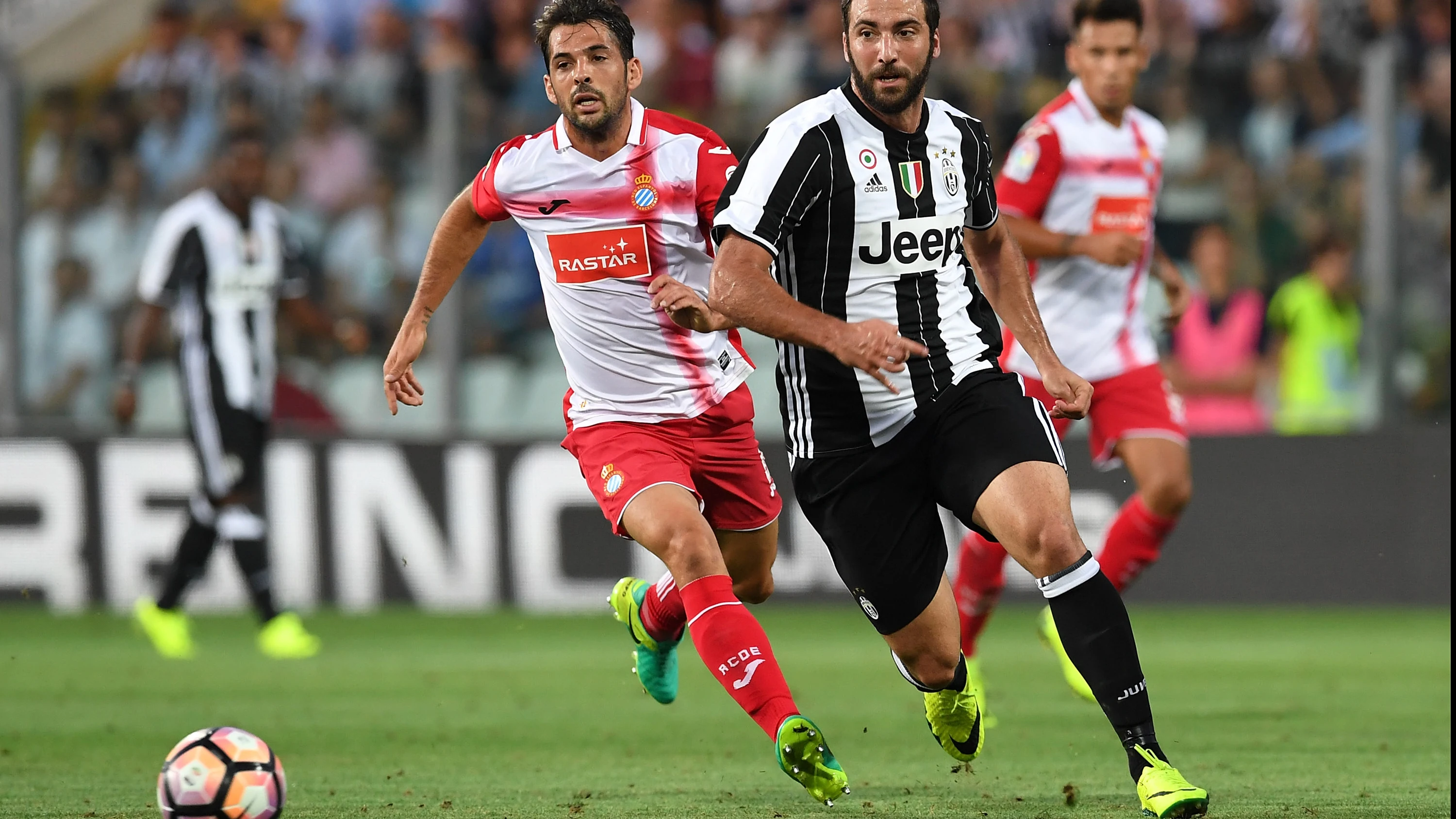 Higau&iacute;n, en un partido con la Juventus durante la pretemporada