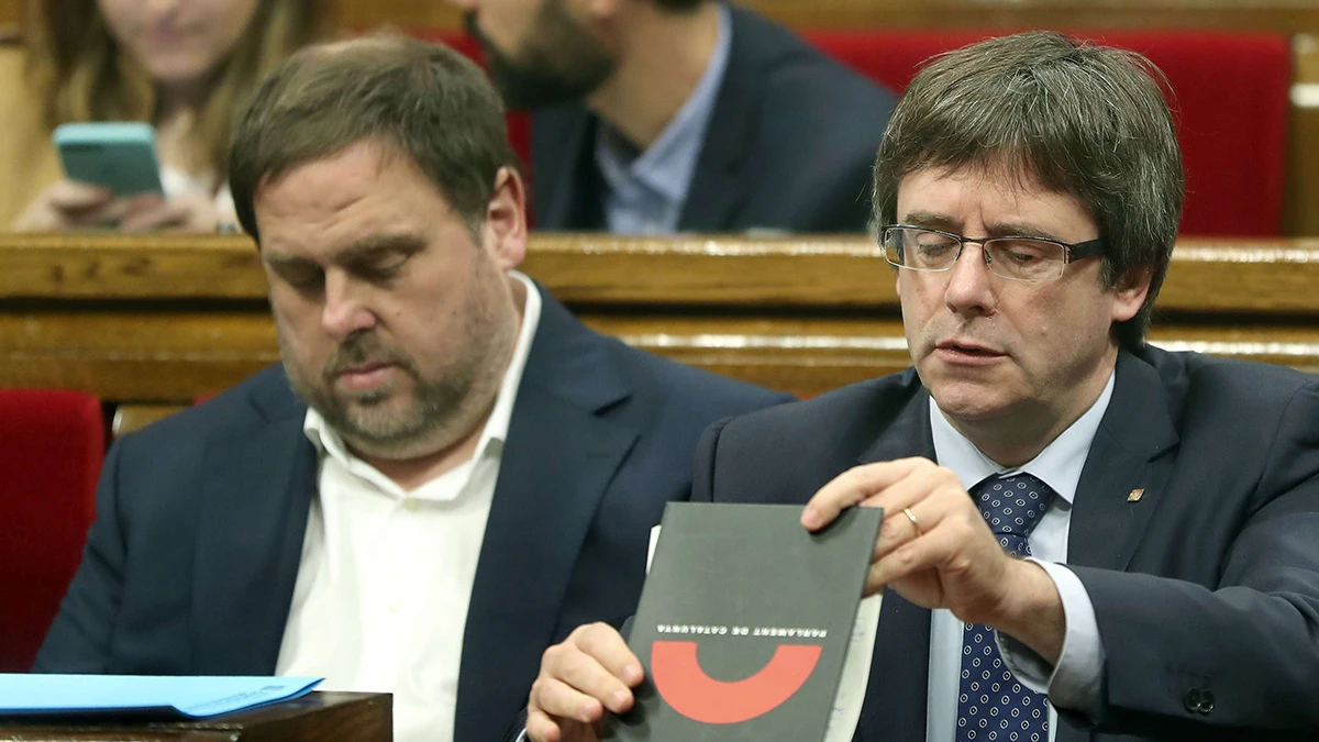 Oriol Junqueras y Carles Puigdemont en el Parlament