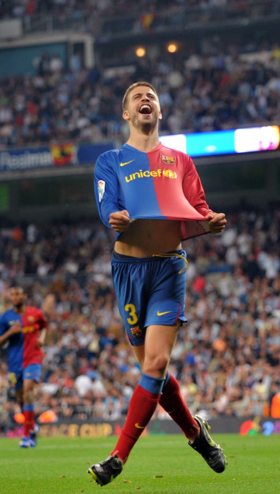 Piqué, celebrando su gol contra el Real Madrid en el 2-6 de 2009