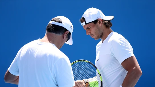 Toni Nadal habla con su sobrino Rafa Toni Nadal habla con su sobrino Rafa