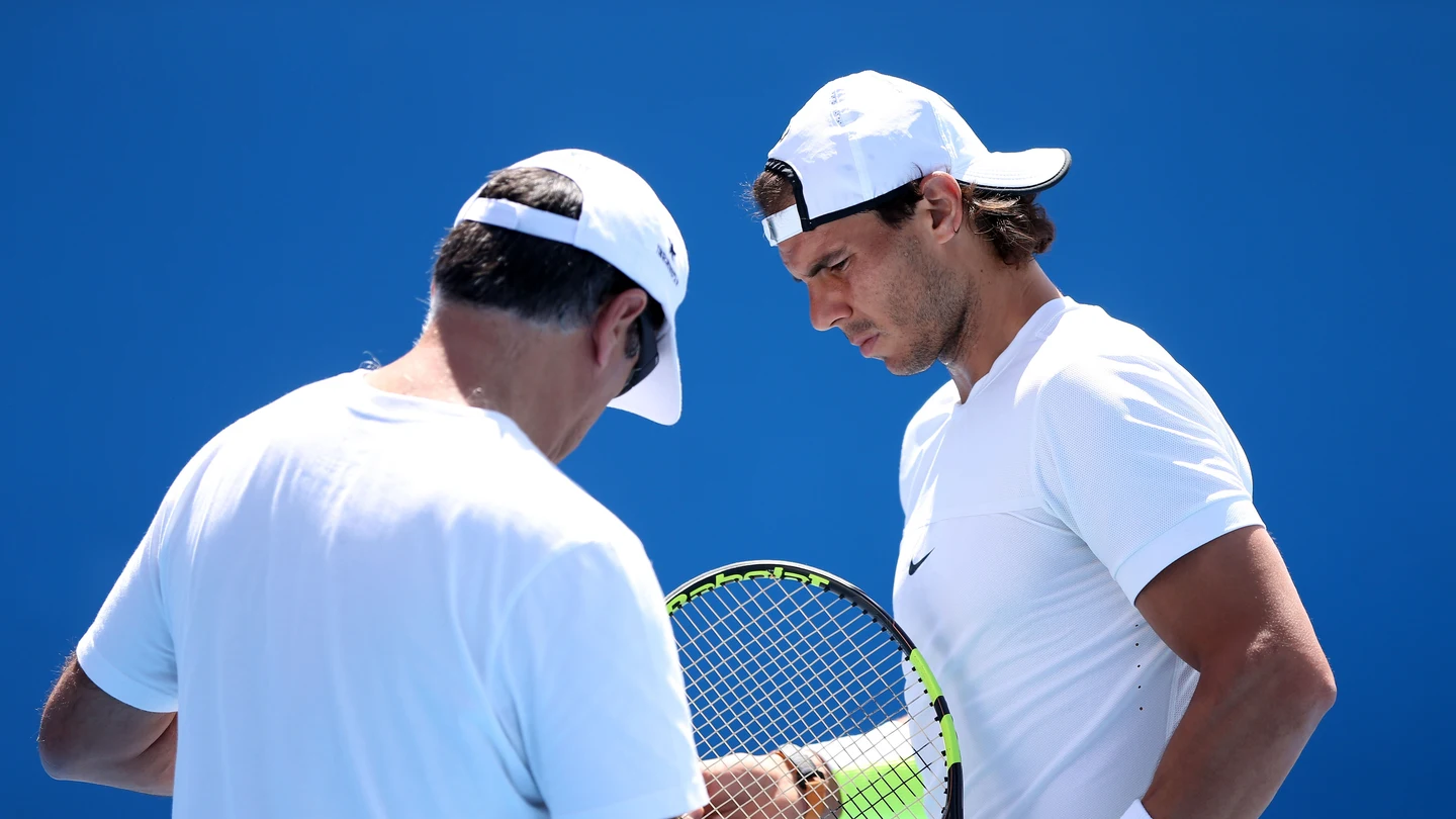 Toni Nadal habla con su sobrino Rafa Toni Nadal habla con su sobrino Rafa