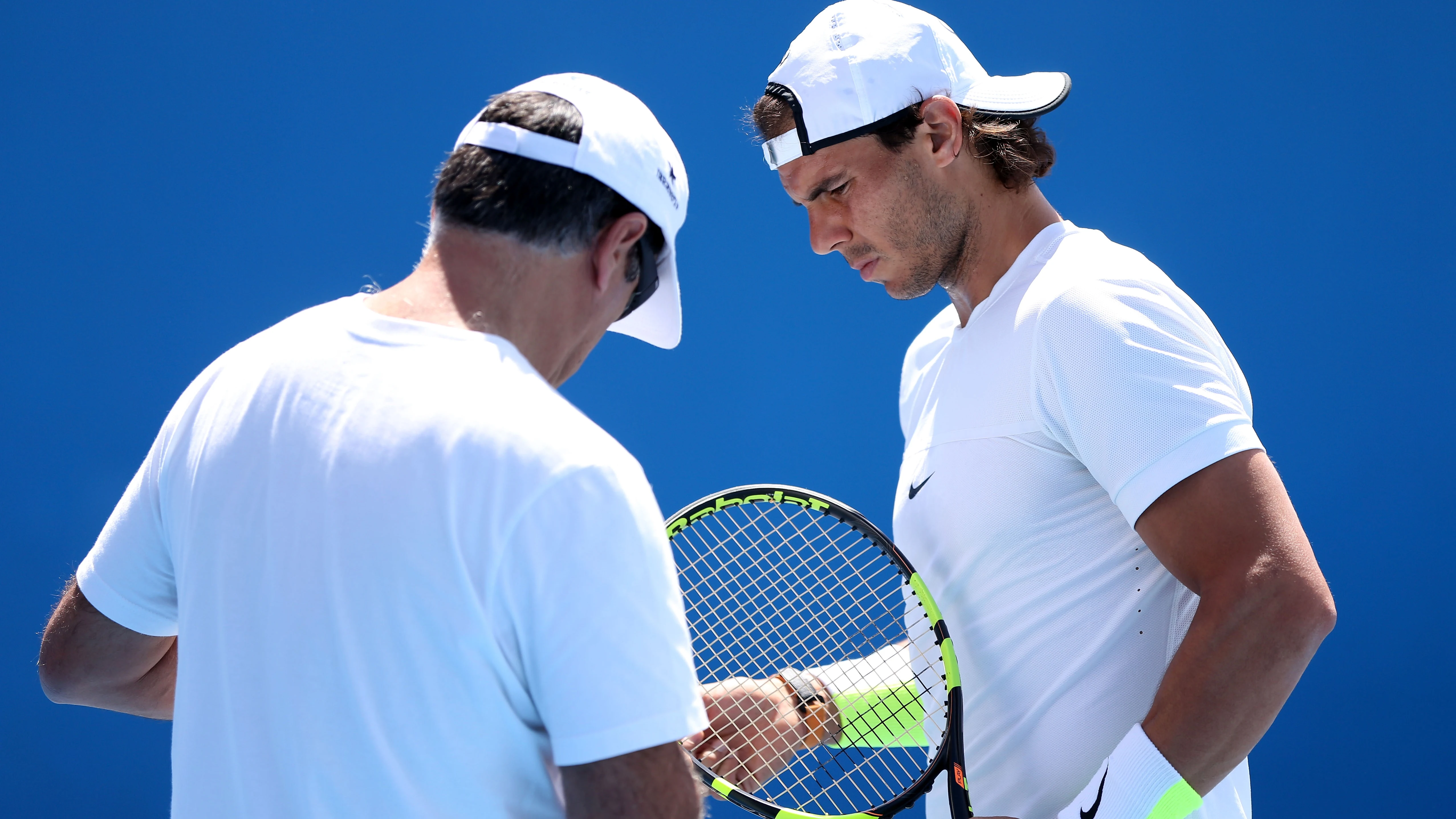 Toni Nadal habla con su sobrino Rafa Toni Nadal habla con su sobrino Rafa