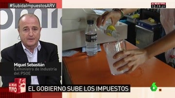 Frame 35.134878 de: Miguel Sebastián: "El activista Montoro le ha cogido gusto a hacer 'zapping' con los impuestos" 